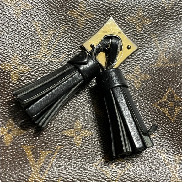 Louis Vuitton Saintonge - Picture 10 of 15